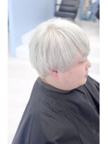 シャルティア(SHALLTIA) ハイトーン/ケアブリーチ/ホワイトカラー/ブロンド/マッシュ