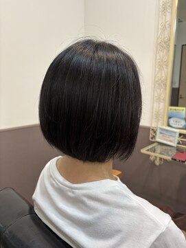 グリース (Greath) ゆるやかなまえさがりボブ