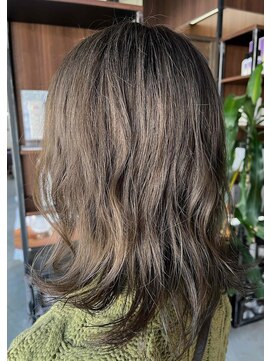 サロン クラッチ クリエイティブ コンセプト(salon CLUTCH creative concept) 柔らかグレージュ