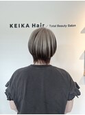 ショートヘアのグレージュアンブレラカラー