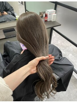 ネウィ 秋田(newi) くすみベージュ