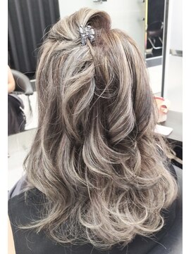 ヘアースタジオ ジェイワン(hair studio J ONE) 30代40代50代60代 ホワイトベージュ 脱白髪染め 白髪ぼかし