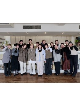 とにかく仲の良い女性スタッフが、心地よいチームワークで、あなたのなりたいヘアスタイルを叶えます♪