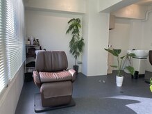 バルーン(balloon.)の雰囲気(自然光が差し込み、グリーンに囲まれた、くつろげるサロンです。)