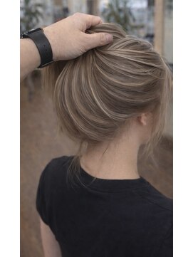 フルール(fleur) 結んで映えるベージュハイライト