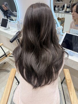 ロエ(LOE) レイヤーカット シルバーグレー