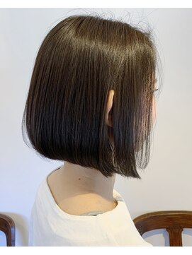 コッチ(kocchi.) 大人ボブ20代30代40代50代黒髪小顔耳かけグレーアッシュ