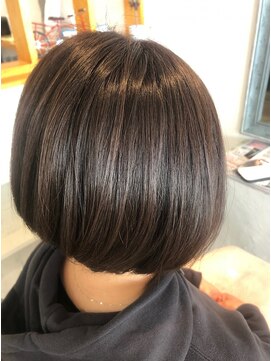 コズ(Co’z) ツヤ感最大級ボブ!イルミナカラー 前下がりボブ