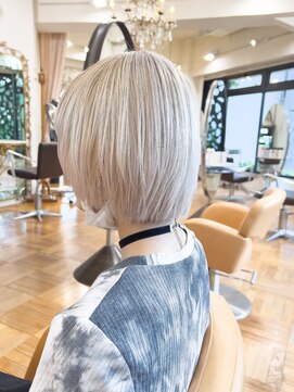 オブヘアーギンザ(Of HAIR GINZA) 透明感ホワイトカラー×ボブスタイル