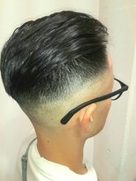 フュゼ(fusee) サイドパート/4.5ミリ~0ミリのスキンフェード