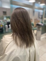 ユキオ(Yukio)&nbsp;20代30代大人可愛い艶感アッシュグレージュケアブリーチ