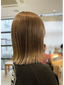 ニーイチイチ(211) ボブ/ベージュ