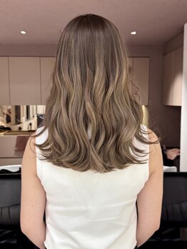メゾンマイル 恵比寿(maison mile)の写真/立体感とこなれ感を両立させた、透明感溢れる大人のハイライトでいつものヘアスタイルに動きを*[恵比寿駅]