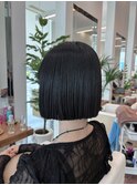 切りっぱなし外はねボブ
