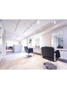 "大人"のためのマンツーマンプライベートサロン♪白髪を活かしたカラーで、髪質改善を叶えます！