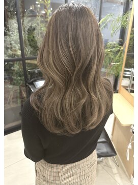 リラ(Lila) 10代/20代/30代/外ハネ/くびれ/ベージュ/グレージュ/ハイライト