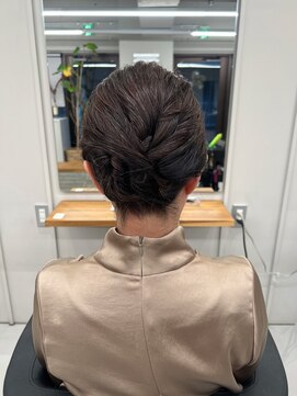 大人女性の上品アップ【清板】