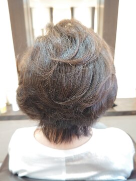 アンダウ(ANDEW) 大人女子ショート白髪染めパーマスタイル