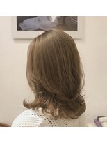 マウロア(MAULOA)&nbsp;“ハイトーン×ウルフミディ ブリーチ ブロンドヘア”中西英美子