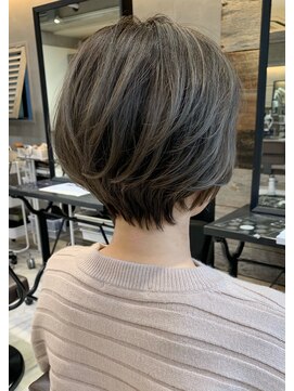 トルネード(TORNADO) 前下がりレイヤーショートハイライトベージュ