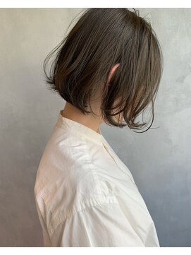 キチ(kichi.) [kichi.] オリーブベージュ×切りっぱなしボブ