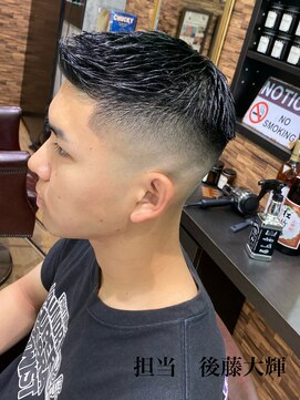 ムア(MUA) フェザーアップ　スキンフェード