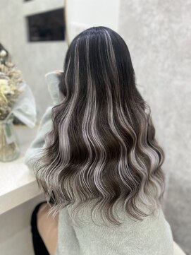 ラビス(Lovis) 黒髪カタログ/ボブルフ/ネビージュ/小顔に見せるヘア/ワンレン