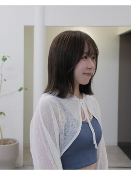 アイエヌジードット(INg.) 切りっぱなしボブ×ヘーゼルベージュ