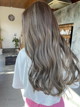 【人気の垢抜けカラー】ハイライト×透明感グレージュカラー