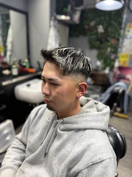 バーバーショップライズ 2nd(barber shop RAIzE) ホワイトメッシュ