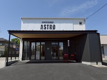 アストロブラック(ASTRO BLACK)の雰囲気（白と黒で映える洗練されたバーバー空間〔理容室/メンズサロン〕）