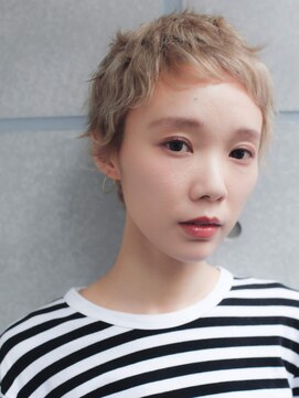 ネオリーブ クーロ(Neolive curro) まわりと差がつく♪おしゃれハイトーンショート