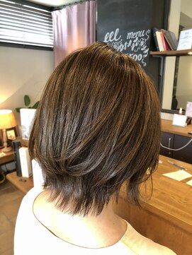 イール(eel) 外ハネショート