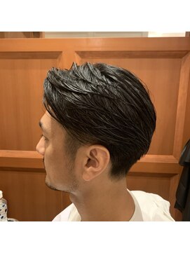 ワイズバーバー ギンザ  神田御茶ノ水店(Y's BarBer GINZA) メンズカット×ナチュラルツーブロック×フェード<理容室>