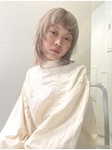 ローライトカラーレイヤーボブブリーチカラーグレージュ顔まわり