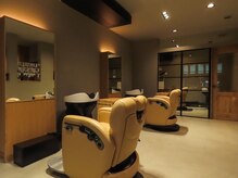 ヘアカフェ ブーン(Hair Cafe Boon)の雰囲気（店内は木とグレーで統一したお店です！）