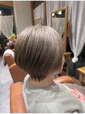 ショートボブ×グレージュカラー