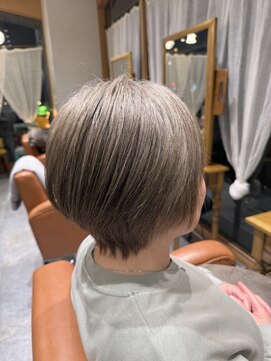 ソースバンダイ 万代(SOURCE) ショートボブ×グレージュカラー