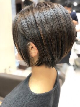 メラク(Merak) 乾かすだけでまとまるショートボブ