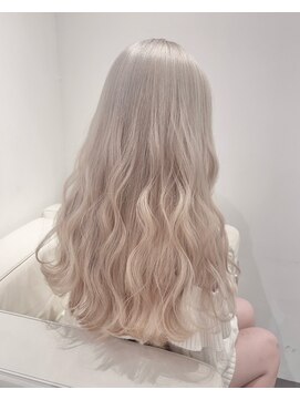 ベレーザ 渋谷(BELEZA) 5462ニュアンスカラー艶髪ハイトーンシルキーベージュ波巻き