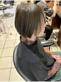 オリーブベージュ