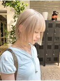 ホワイトベージュハイトーンダブルカラーケアブリーチミニボブ