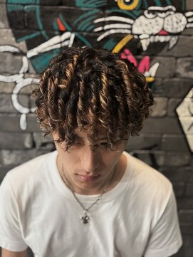 フォーコーナーズカットショップスリーセント 栄(FourCornersCutShop 3/cent) コイルカーリー