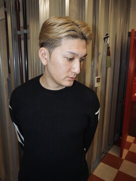 メリケンバーバーショップ トーキョー(MERICAN BARBERSHOP TYO) BURGツーブロックショートセンターパートニュアンスパーマ