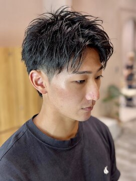 ガーデンヨコハマエスト(GARDEN YOKOHAMA est) 刈り上げセンターパート　ショート