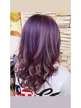 ジュリアンマーラ(Julien Mara) 個性派カラーデザイン/パープル/セミロング/ウェーブ巻き/抜け感