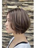 前髪なしボブ　ハイライト