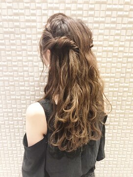 オリーブスバイネオリーブ(Olive's by neolive) 【新宿　Neolive】ねじりアレンジ＊くせ毛風ウェーブ