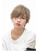 エッジィなコンパクトショート。