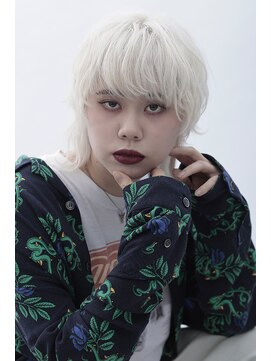 ヤド 原宿(YADO) ホワイト/ウルフ